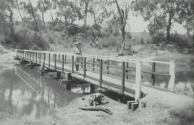 Little Sandy footbridge over Nepean River at Camden in 1943 (Camden Images)