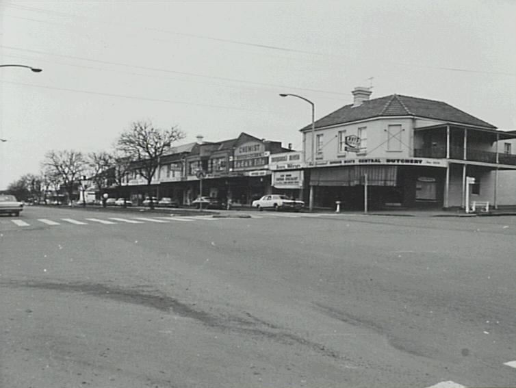 Camden Argyle St cnr John St BoardmanButchery 1973 LKernohan