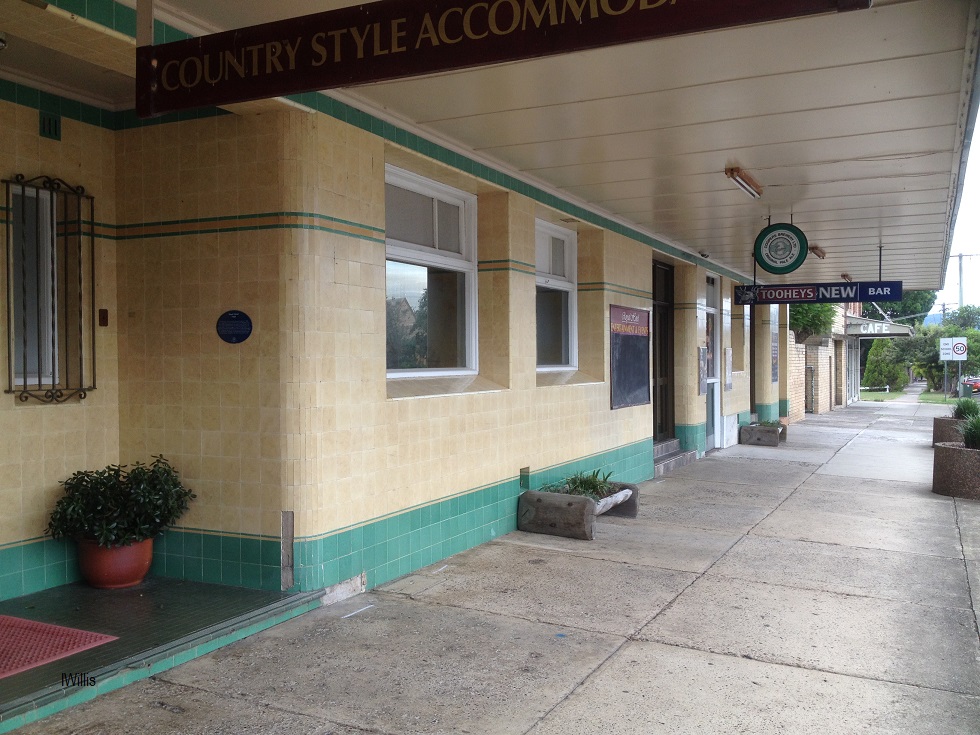 Dungog Royal Hotel[2] 2017 IWillis