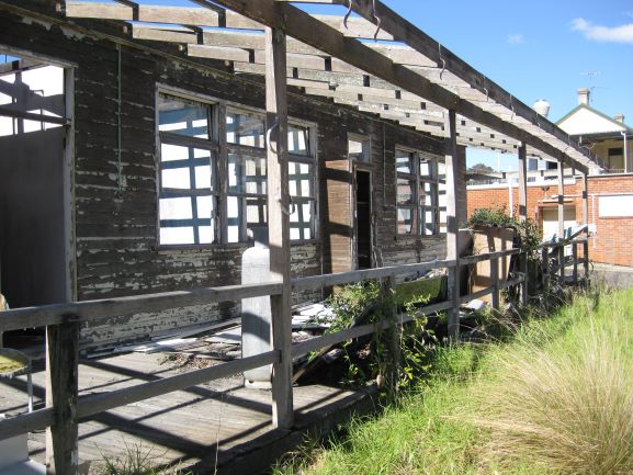 Narellan Studley Park Derelict Army buildings[2] 2015 IW