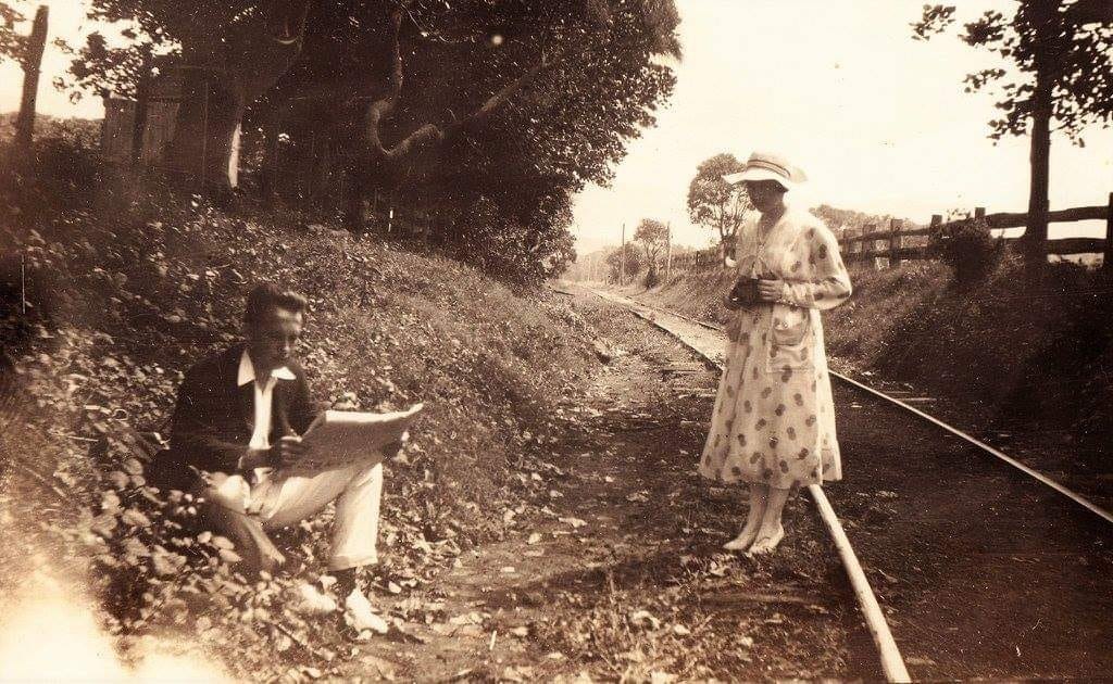 Wollongong WCL Couple on Mount Pleasant Railway early 20th century near Stuart Park